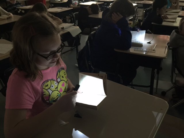 AnnaDimeo1's tweet photo. Shedding some light on independent reading... making it fun! #EC_proud, #EC_Hartman https://t.co/5sdxgwNxbj