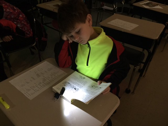 AnnaDimeo1's tweet photo. Shedding some light on independent reading... making it fun! #EC_proud, #EC_Hartman https://t.co/5sdxgwNxbj