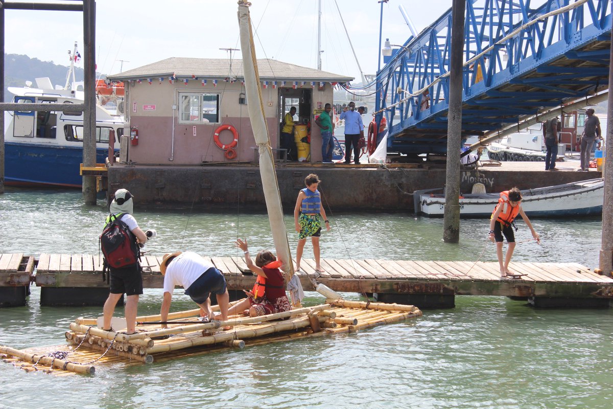 METSchoolPanama's tweet photo. Students engaged in a #sustainablebuilding workshop to build a replica of a preColombian bamboo canoe w/ #EarthTrain #Geoversity #JorgStramm https://t.co/RQPBJUI12F