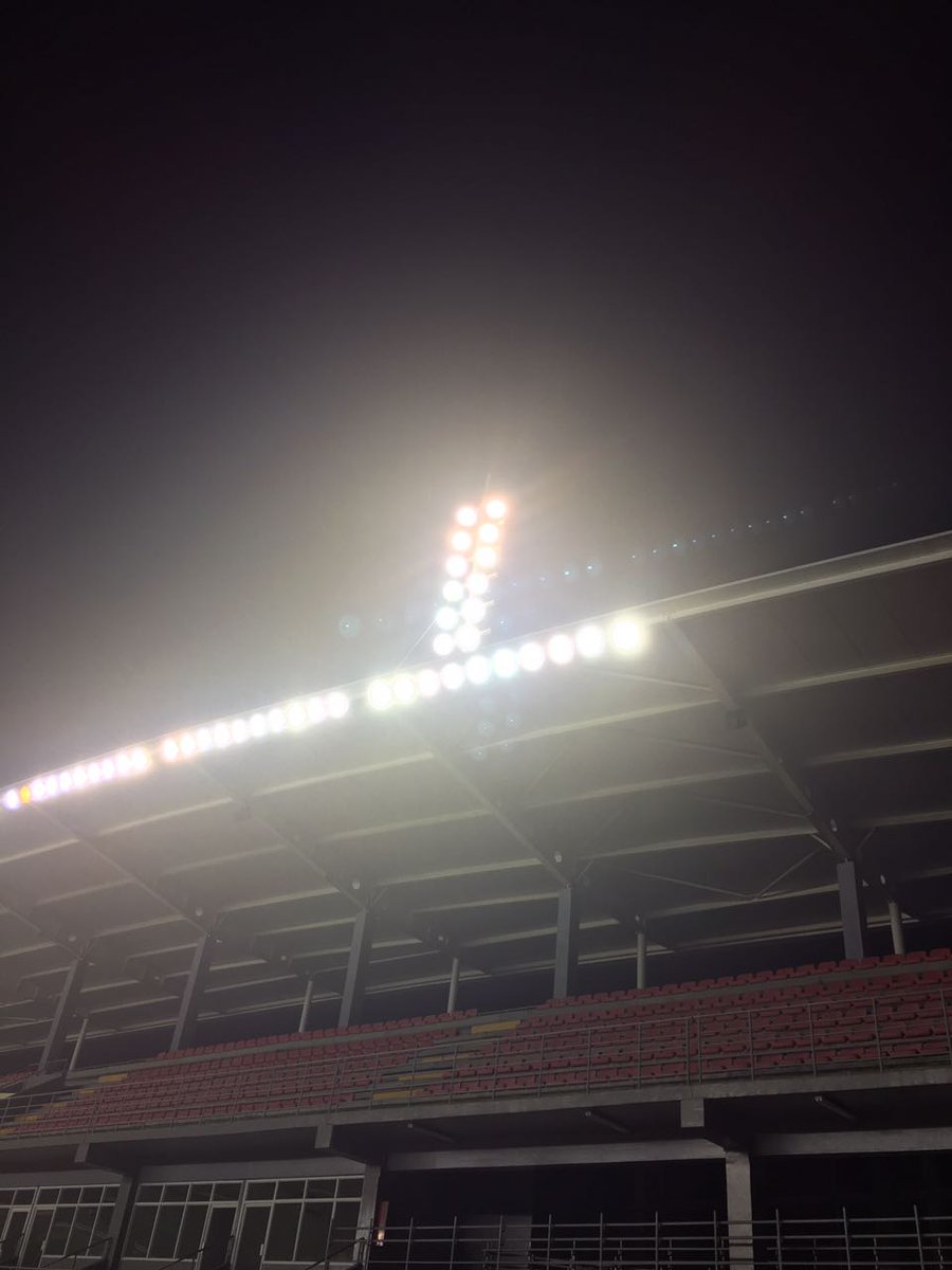 Pandeportes's tweet photo. Anoche se realizó cambio de Balastros y focos: Luminarias al completo en el Maracaná, @pandeportes sigue trabajando! https://t.co/g9A6ymCDRs