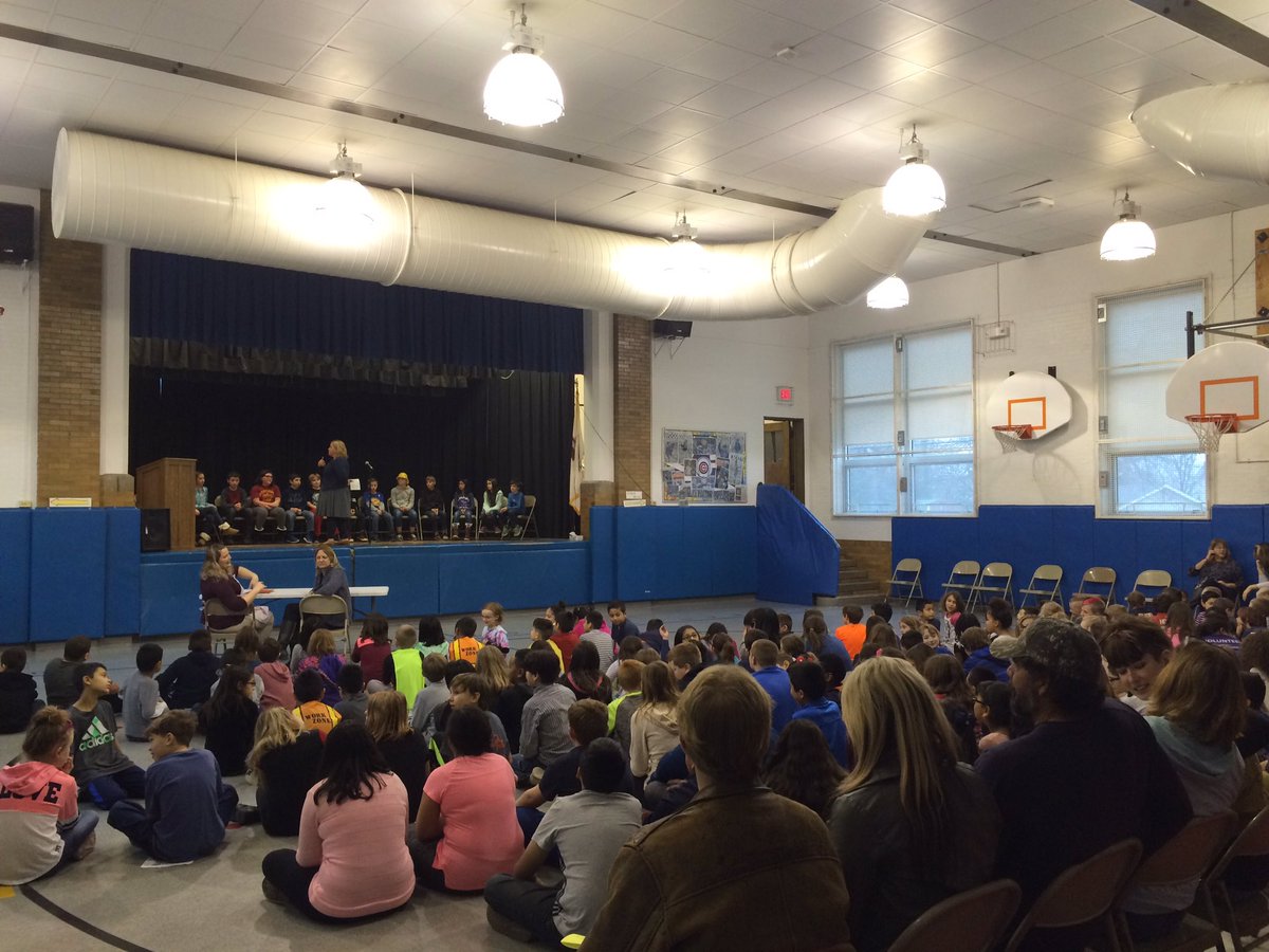 SraRaa1's tweet photo. ¡Listos para deletrear! #spellingbee #wcusd200 https://t.co/vEmC5wdiI9