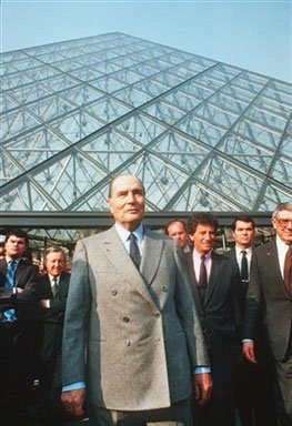 Cm1Remy's tweet photo. @Tice2Vouziers On croit que c'est François MITTERRAND; Il a en 1988 inauguré la pyramide du Louvres https://t.co/SnR1l6XMir