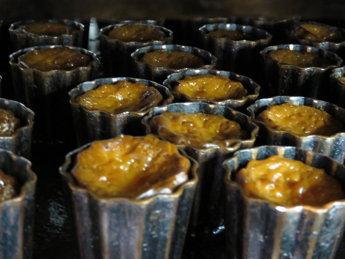 Une pause #gourmande s'impose !! nos #canelés sortent du four :)