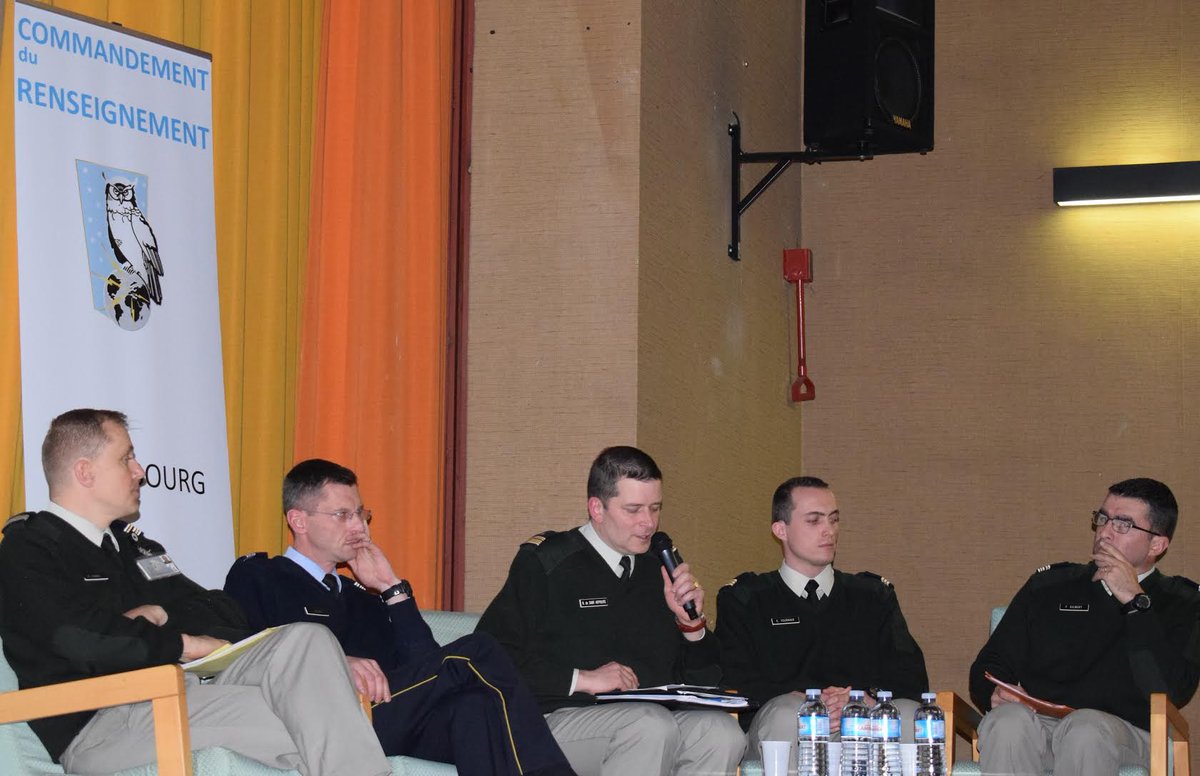 🔎Nouvelles capacités du renseignement : les défis d’aujourd’hui et de demain 👉http://www.defense.gouv.fr/terre/a-la-une/saumur-les-capacites-nouvelles-du-renseignement-discutees