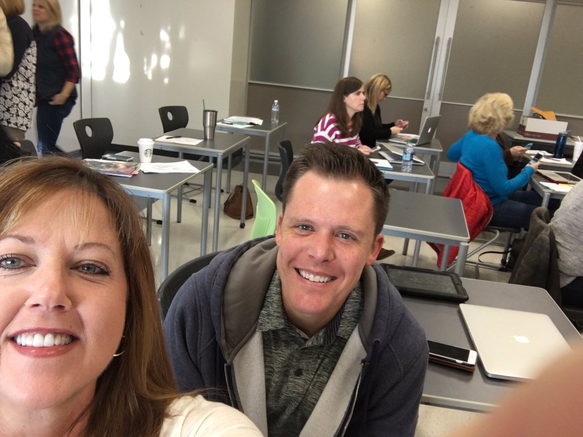 SSJohnson5th's tweet photo. Becoming social media ninjas. #LISDlearns https://t.co/Cku7tIbfW9