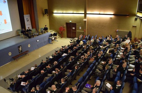 🔎Nouvelles capacités du renseignement : les défis d’aujourd’hui et de demain 👉http://www.defense.gouv.fr/terre/a-la-une/saumur-les-capacites-nouvelles-du-renseignement-discutees