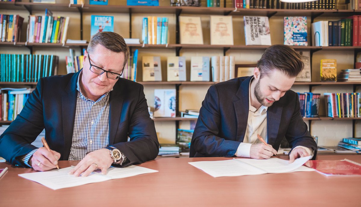 Eerste contract getekend met uitgeverij Koninklijke Van Gorcum!