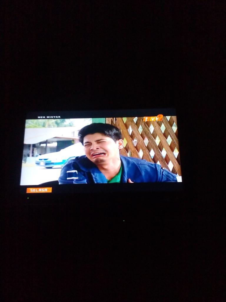Neomiey's tweet photo. Bila bakal pak mentua mintak duit hantaran rm15k #mekminyak #izzueislam #tv2 https://t.co/m71qzpxEpm