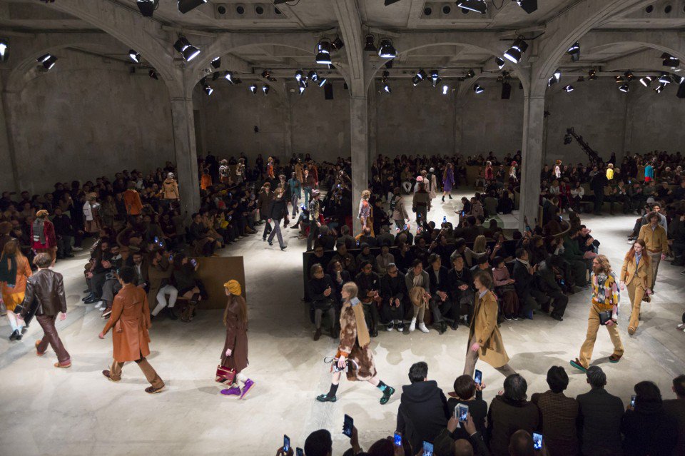 DomusWeb's tweet photo. For the #PradaFW17 show, #AMO felt the need to go back to basics #milanofashionweek https://t.co/wfosgcp38a https://t.co/ZUmjnMmLDs
