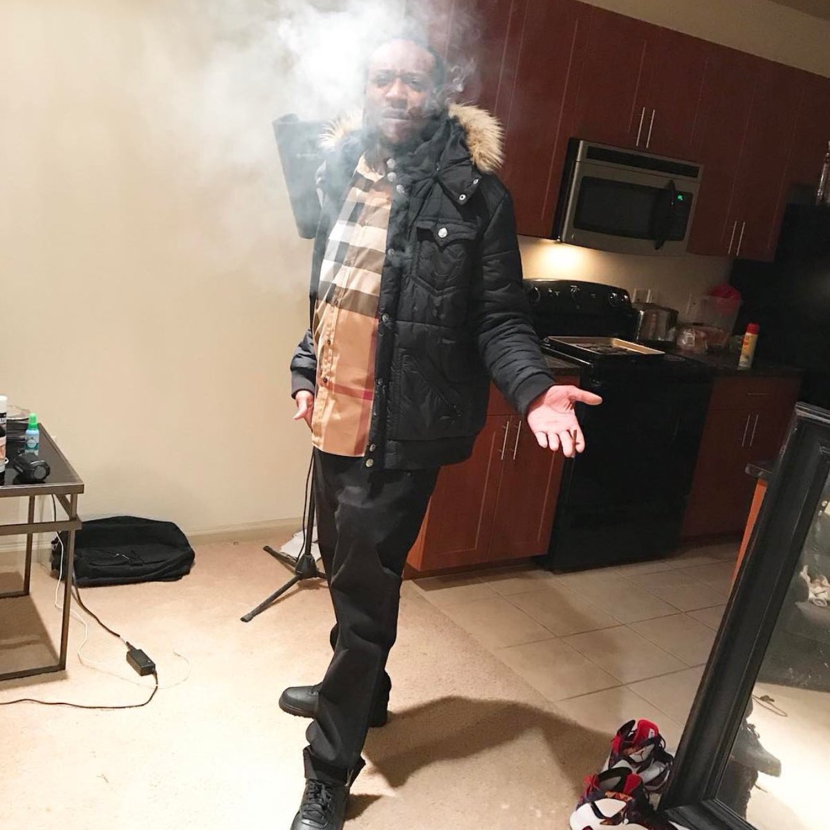 heezytv's tweet photo. follow @GH60D one time for his bday. #cloud9empire #cloud9shitmoneygangshit #heezytv 2017 is ours bro! https://t.co/GHb4yKM5cr