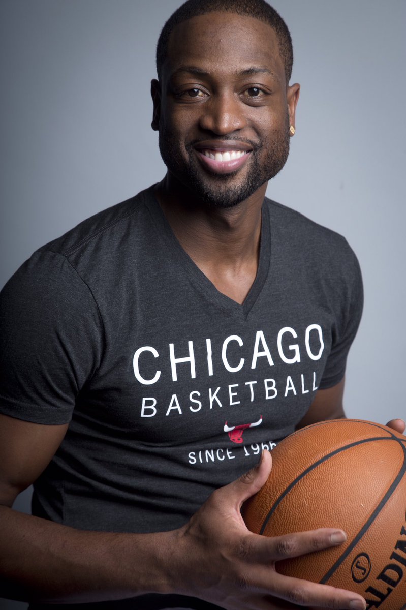 chicagobulls's tweet photo. HAPPY BIRTHDAY @DwyaneWade! 🎉 https://t.co/YIrz4phL9C