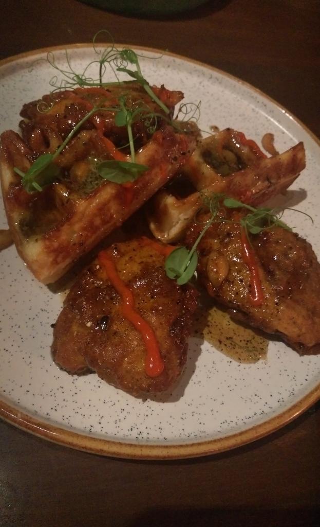 TheWickedSoul_'s tweet photo. Fried chicken #Waffle wid honey &amp; maple
N absolute favorite at #Onestreetover by @chefkelcheung #Lovedit #FoodReview https://t.co/6oQFCxSSwc