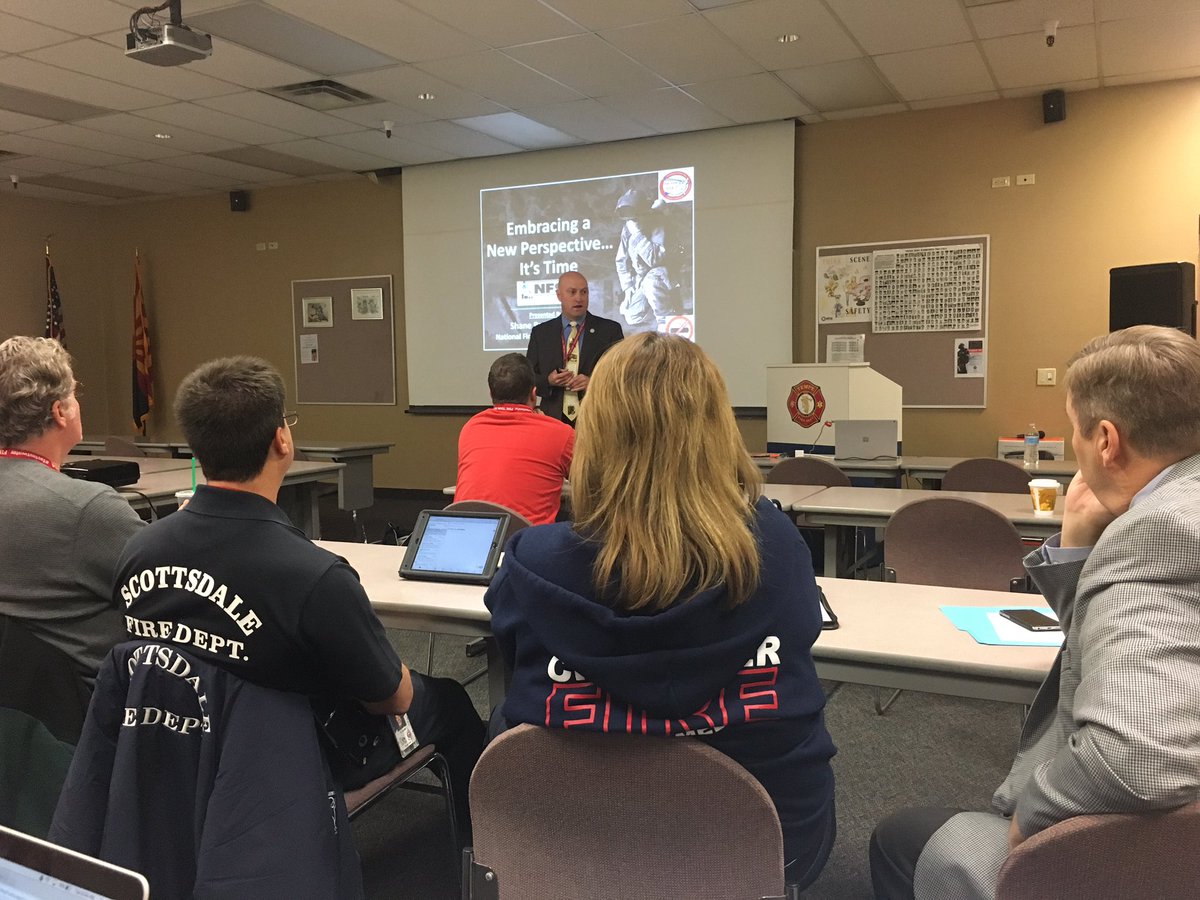 vickiep4's tweet image. @fireteamusa #ArizonaChapter @NFSAorg is underway w/ @chiefrays sharing #firechiefperspective @gbgb2x #recentfires needed #fastestwater