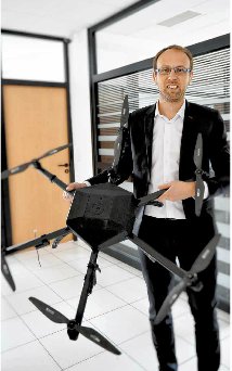 Polemc2's tweet photo. Moïse ROGEZ, pdt de #Pixiel #PME adhérente au @Polemc2 "Ns mettons les #drones à la portée de ttes les entreprises" https://t.co/ighFjmH6a2 https://t.co/Ki5N8t9hSW