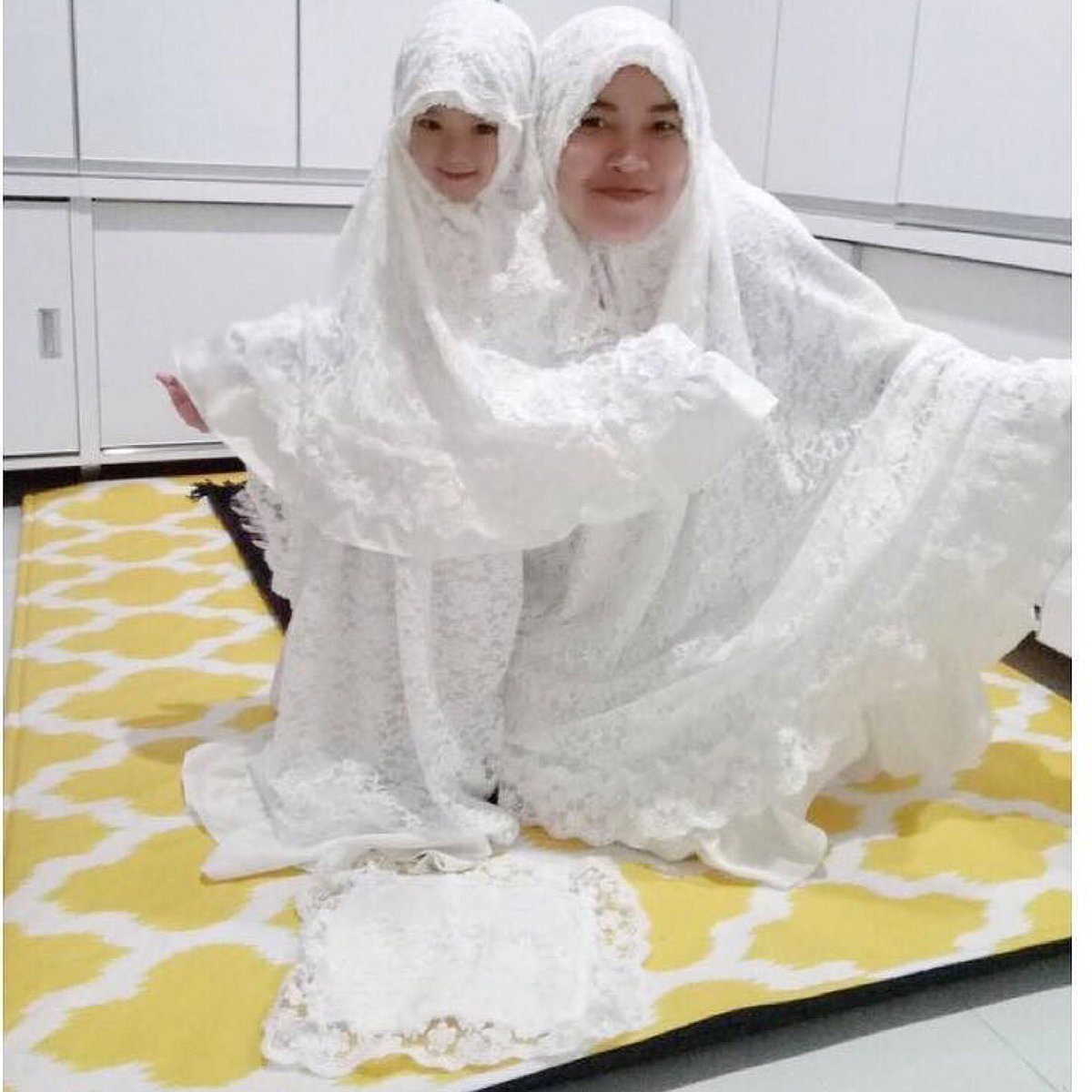 nercilef47's tweet photo. #iqis smg sll sehat n terus support bunda @aytingnew92 n jd anak sholeha kebanggan bunda♡♡♡ https://t.co/bE8dWG8AzK