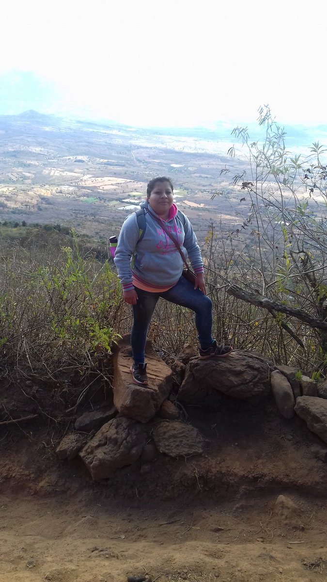 nancychajon's tweet photo. Disfrutando de las maravillas de nuestra hermosa Guatemala escalando hacia el volcán#lagunadeipala https://t.co/ZdrJYf4Pcu