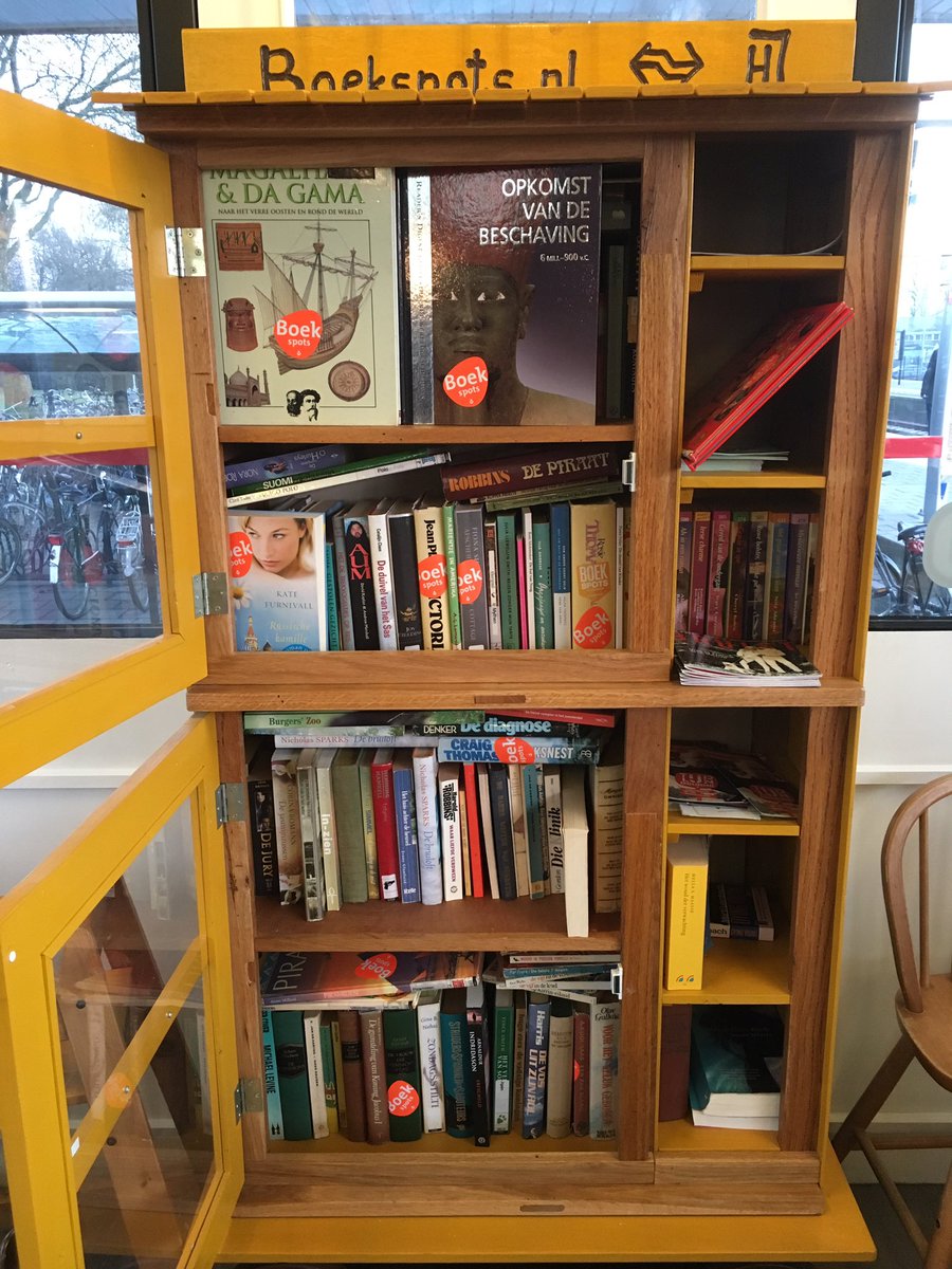 stationdeurne's tweet photo. Wil je 'n #boek lezen, ga dan naar #DailyDeurne @stationdeurne. Daar staan leuke boeken die je zo mee kunt #nemen. https://t.co/OOKhmBNupX