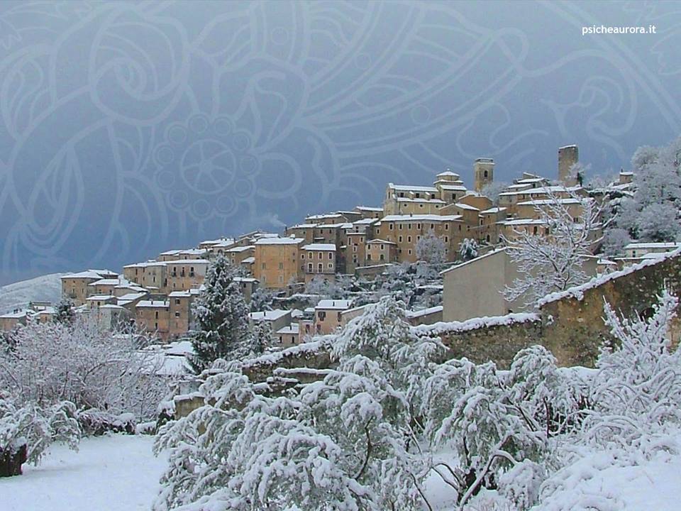 Il borgo medievale di San Donato Val di Comino (Bandiera Arancione del Touring Club Italiano), sede della casa editrice Psiche e Aurora