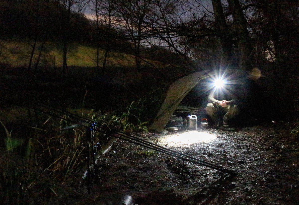 EEStvblogs's tweet photo. Watching &amp; waiting...
#carping #carpin #carpfishing #thatscarpy #photography #blogger #torchlight #winter #fishing https://t.co/nP2wXqevZ2