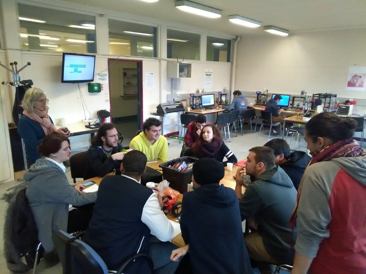orafond33's tweet photo. Dynore projet jeunes dynamisant autour des objets réinventés #Bordeaux #projetjeune #dynore @FabLab_IUTBx @missionlocale https://t.co/CB0LBxQfKZ