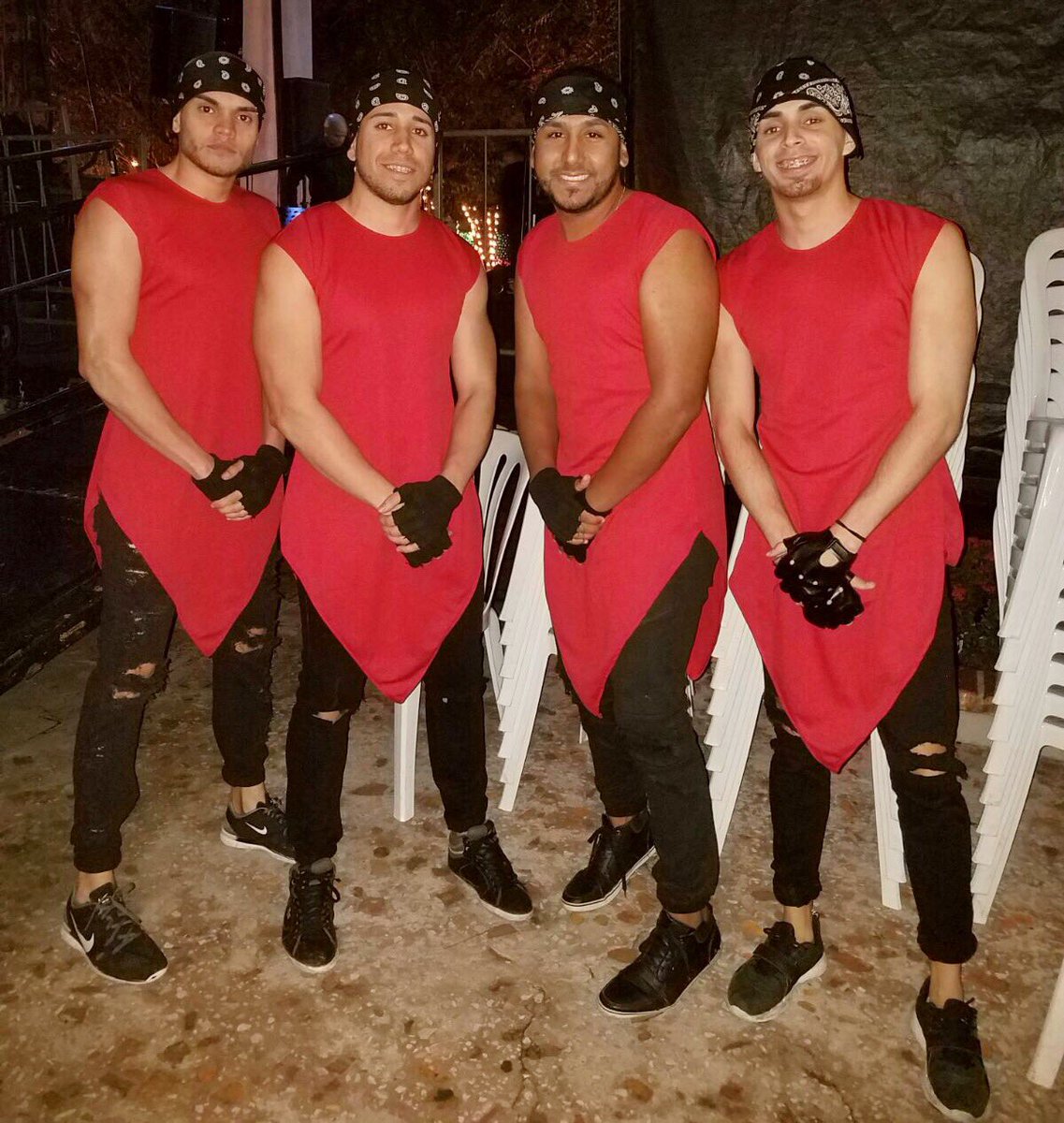 felixarroyo2013's tweet photo. Listos en añasco! Con el Rey de Corazones
MANNY MANUEL #felixarroyo #coreografo #crew #show #bendecidos #patronales #mannyteam #reyde❤️ https://t.co/bdSvUrpT7f