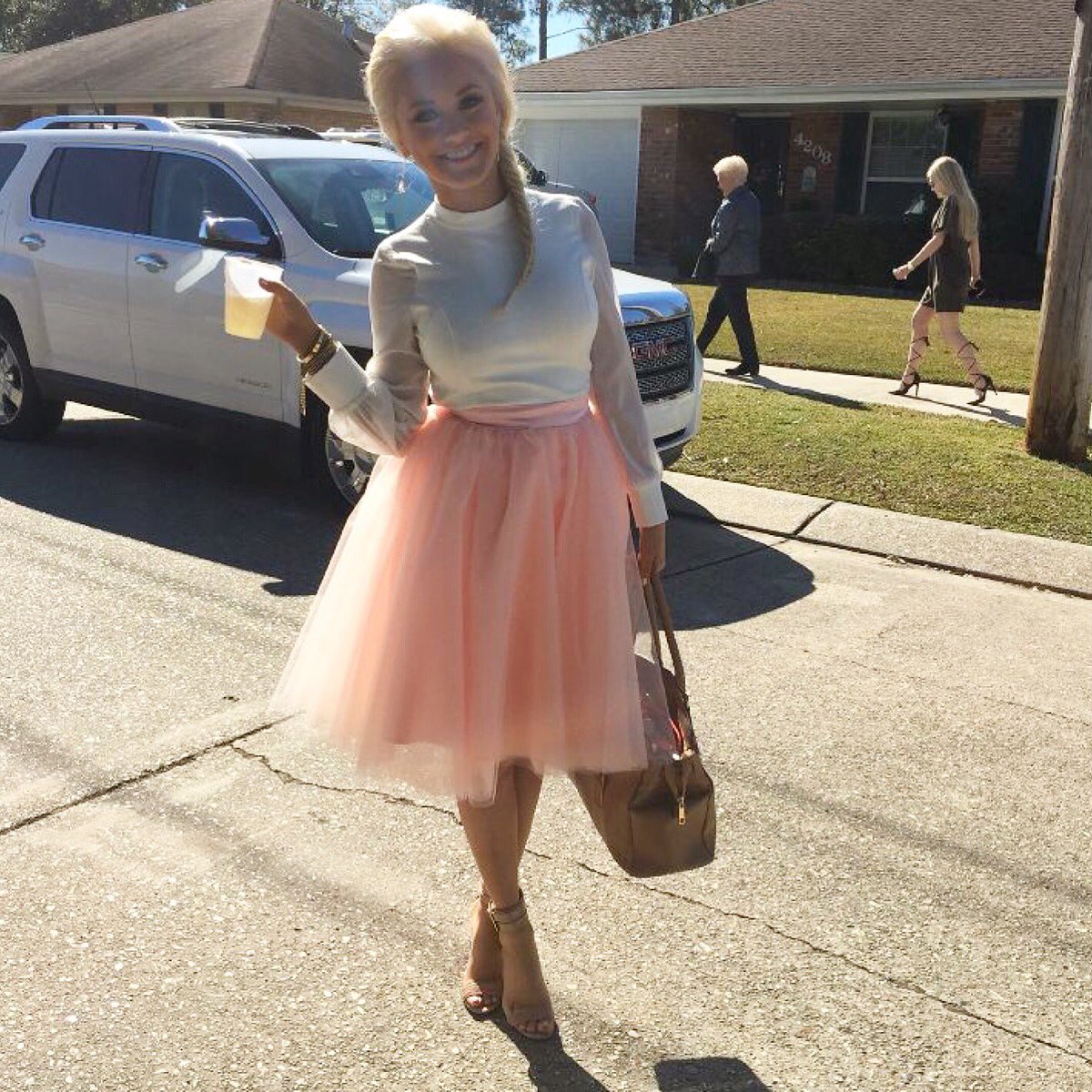 DDaray114's tweet photo. 1 year ago... loved this day! ❤️ #bridallunch #champs #plasticcup #classy #togo #tulle #itsflannytime https://t.co/T9OyAvygtt