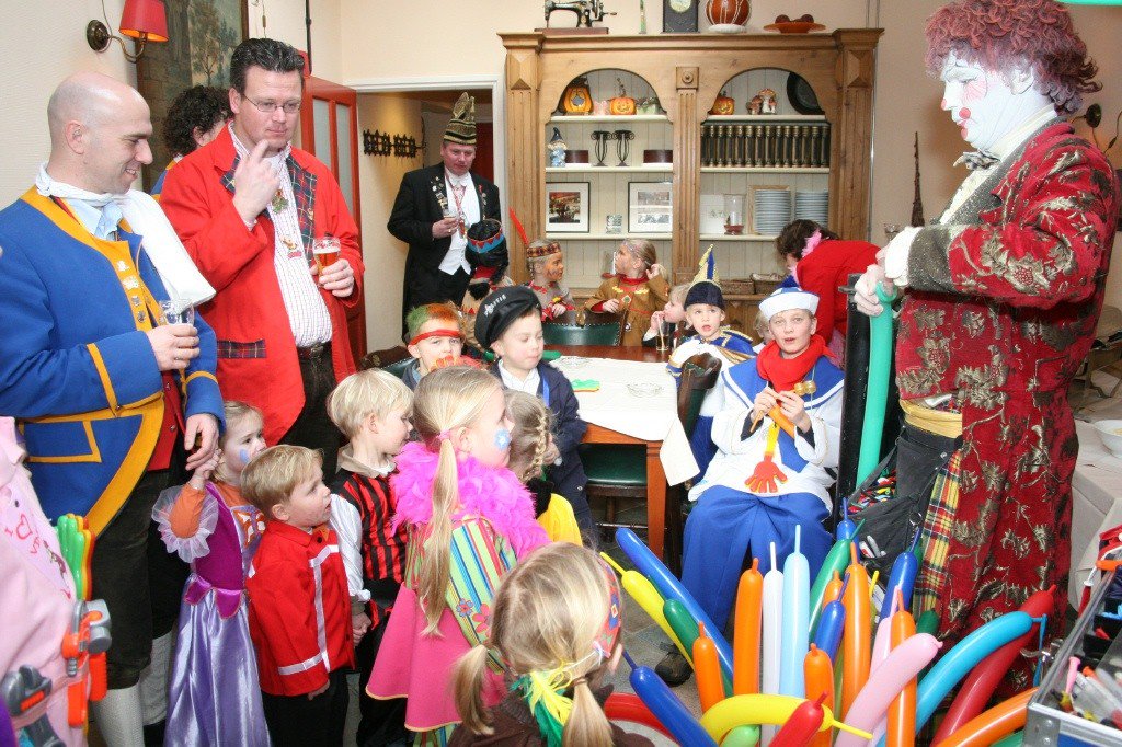 kadolster's tweet photo. Wil jij met je klas in de Doar'n Döll, stuur dan een carnavaleske foto in! https://t.co/2BZ35rm9n4 #carnaval #basisscholen #oldenzaal https://t.co/CfcCQD5Da5
