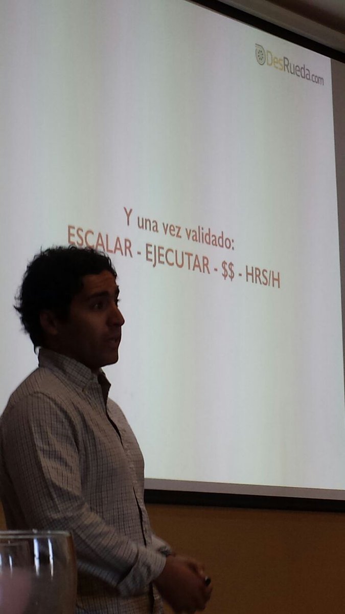 DesRuedaCL's tweet photo. Ayer expusimos en evento de fin de año de #Shell. Nos destacaron como caso de éxito y hablamos de mejorar la industria automotriz. #DesRueda https://t.co/Fhy2bUDMoC
