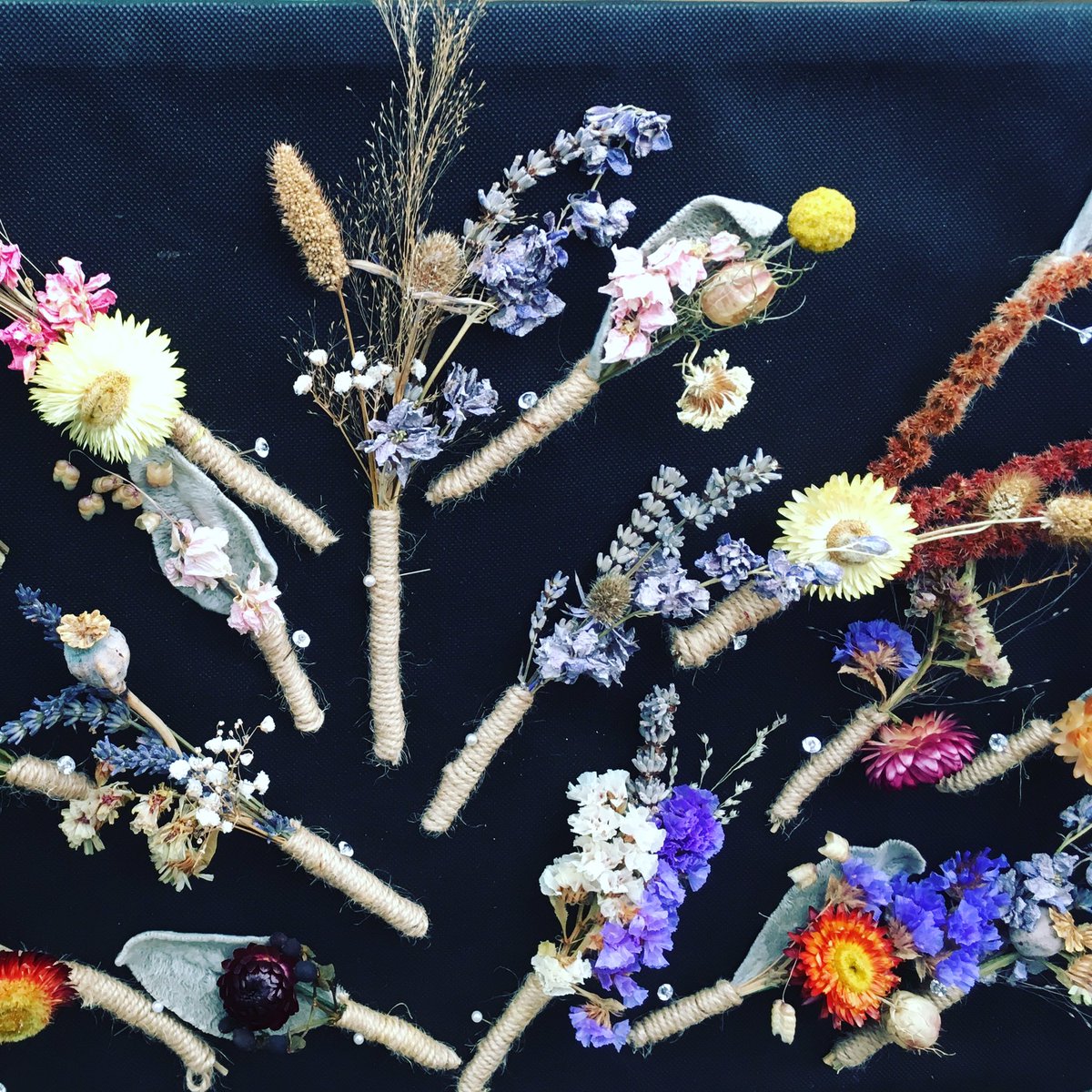 SandemanEvents's tweet image. #buttonholes...which ones to choose? #buttonholes #bespokeevents #weddingplanners #weddings