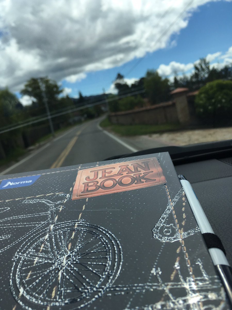 JeanBookNorma's tweet photo. Vamos a la u en bici con nuestro Jean Book 🚲 https://t.co/T3xOA9ipp5