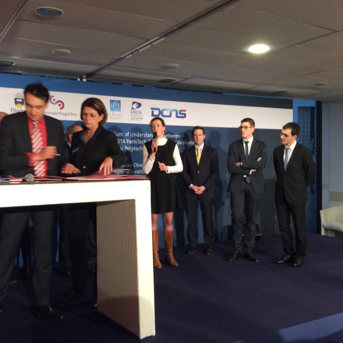 navalgroup's tweet image. Signature partenariat grandes écoles #AusFrEd @Polytechnique  @centralesupelec @CentraleNantes @ENSTAParisTech @Flinders #dcns @susan_close