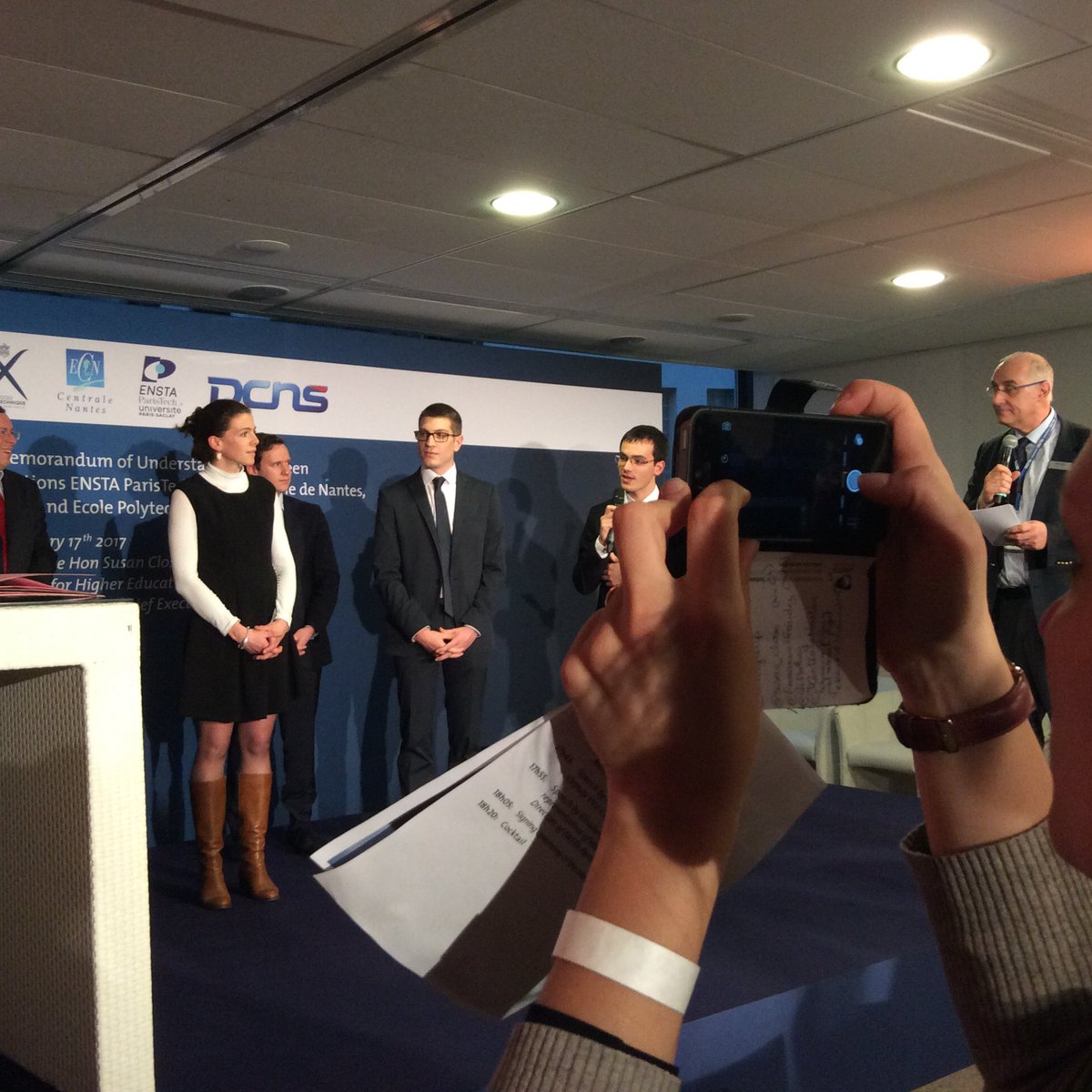 navalgroup's tweet image. Signature partenariat grandes écoles #AusFrEd @Polytechnique  @centralesupelec @CentraleNantes @ENSTAParisTech @Flinders #dcns @susan_close