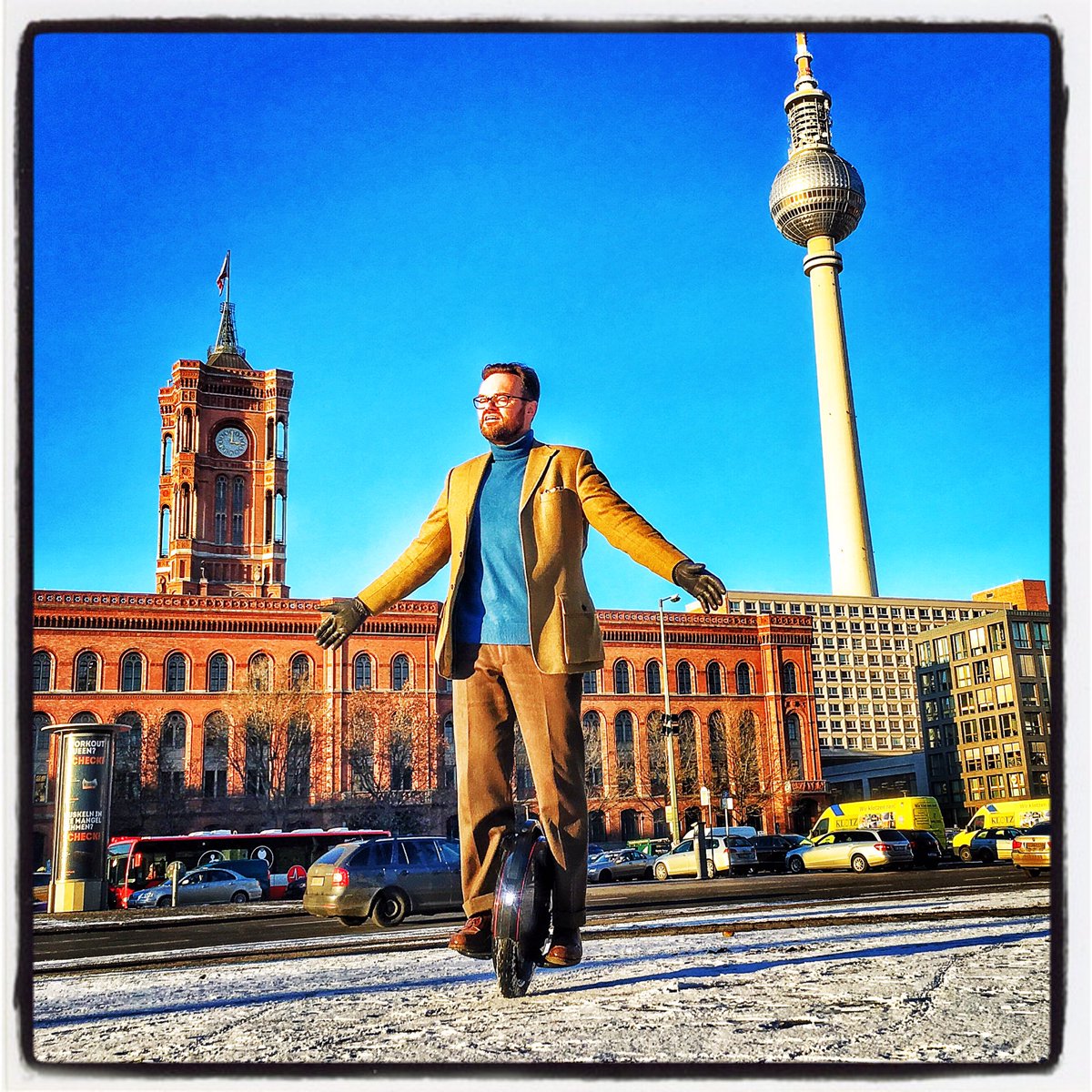 B_Duchatelet's tweet photo. Plaisir de l'#écomobilité à #Berlin en attendant que le gouvernement allemand "reconnaisse" la #RoueÉlectrique
🇩🇪🔋⭕️
#BespokeWheeler #gyroo https://t.co/gQklkybmct