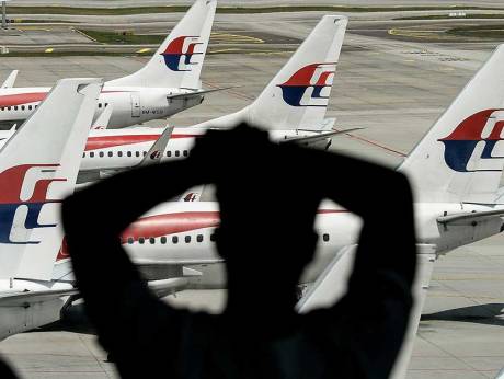 GulfNewsWorld's tweet photo. Underwater search ends with no trace of missing Malaysian Airlines jet https://t.co/2NTp8Cy6iF https://t.co/Jx7RtJ7j3v
