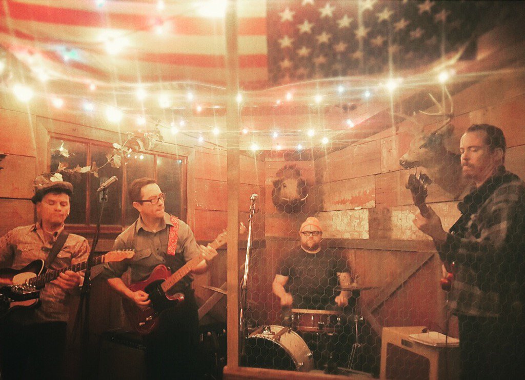 therainieros's tweet photo. Great pic of The Rainieros from the Drunky's show last week. Thanks @Leezard_Larson https://t.co/wJdJPWZNKc