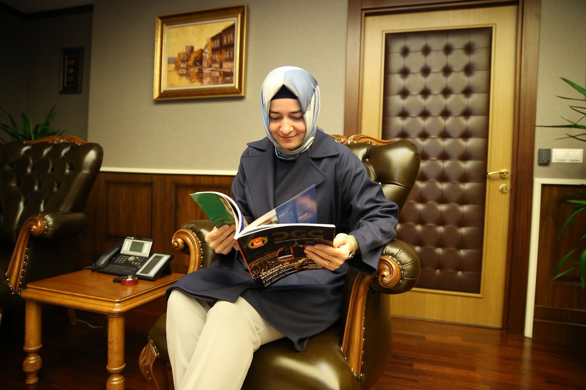 Dergimizi #Aile ve #Sosyal Politikalar  Bakanı Syn.Dr.Fatma Betül Sayan Kaya'ya takdim ettik.
@ailebakanligi <a href="/drbetulsayan/">Dr.Betül Sayan Kaya 🇹🇷</a> <a href="/denizsoyhan/">denizsoyhan</a>