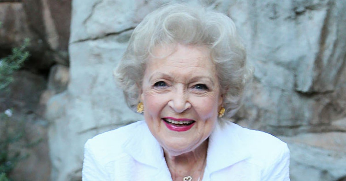 ebonylovematch's tweet photo. Happy 95th Birthday to our favorite Golden Girl Betty White!! https://t.co/iWVLzlFMdX