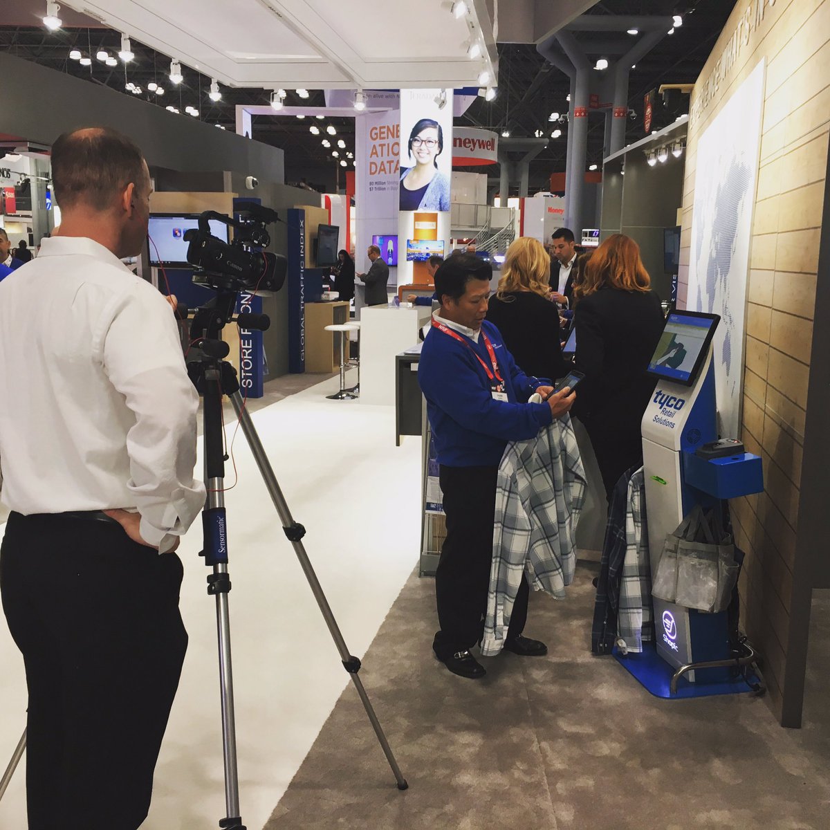 UseShopic's tweet photo. Demoing Shopic's mobile self checkout solution at Tyco Retail Solutions booth #nrf17 #selfcheckout https://t.co/XTqLOlcNVs