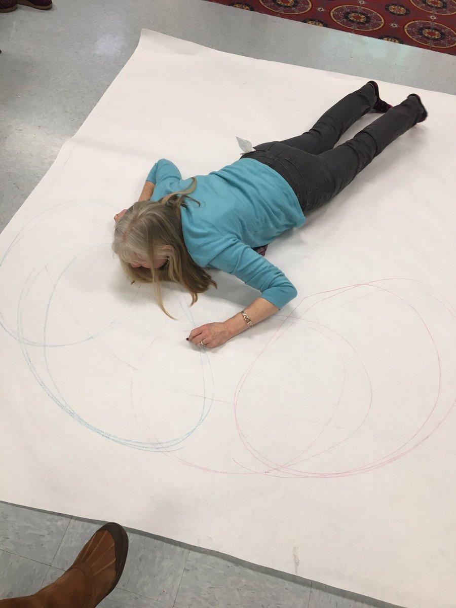 JohnsonRussBlvd's tweet photo. @ArtAtLee as our human Spirograph!!!  @LEEexplorers #welovepd https://t.co/MjYPnz02kc