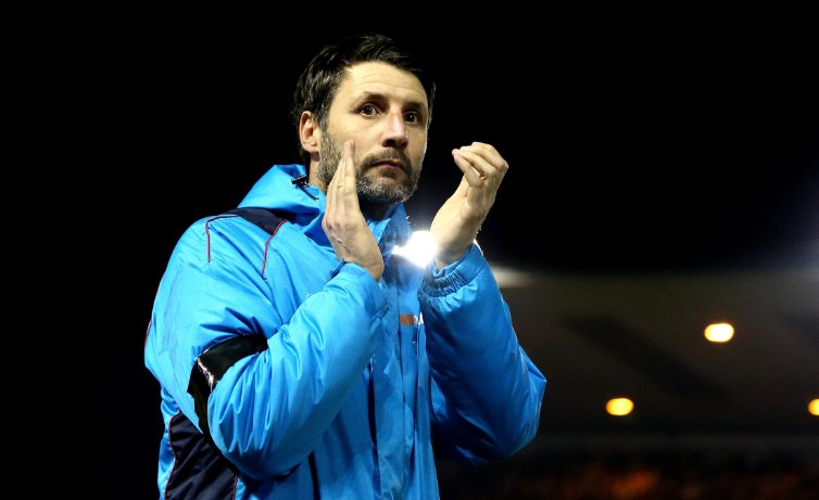 FT: Lincoln 1-0 Ipswich

That's it! Lincoln make it TWO non-league sides into the #FACup fourth round.

Reaction 📺📱
bbc.in/2jvibyT