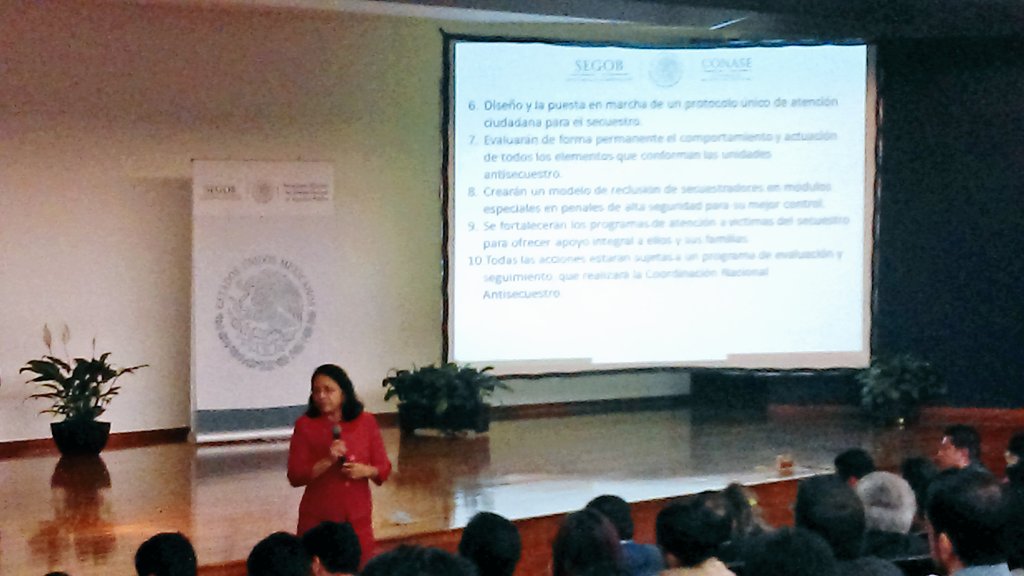 JJ_Olea's tweet photo. @BugarinPatricia presenta el programa "Fortalecimiento de Capacidades para la Prevención y Combate a Delitos de Alto Impacto". #FASP2017 https://t.co/WIc7tIK06j