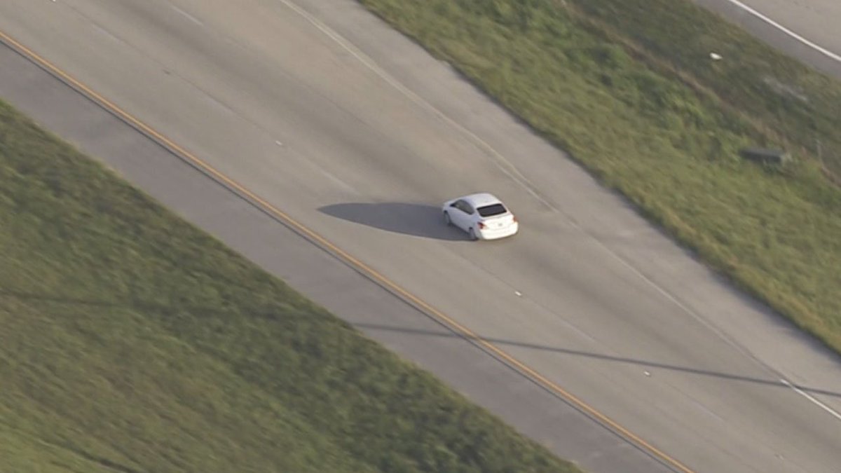 WATCH LIVE Police pursuing vehicle heading towards S. Fla. bit.ly/2iM7kQh https://t.co/Kdcc2Azhpb