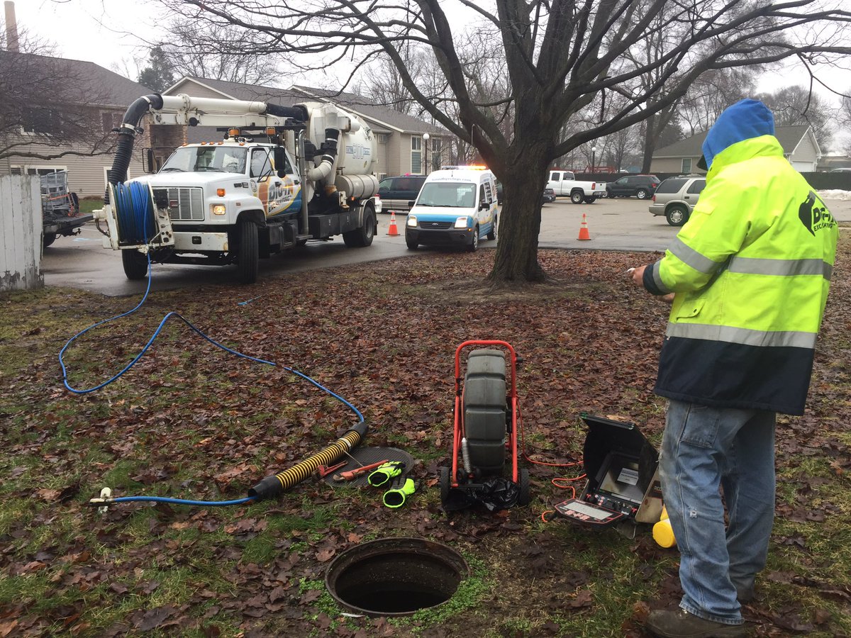 PumpThatSeptic's tweet photo. 6" sewer main blockage. #jetter #vactor2100 #pumppinit #enzo #chaincutter #ridgid #seesnake https://t.co/In6OAx2QoZ