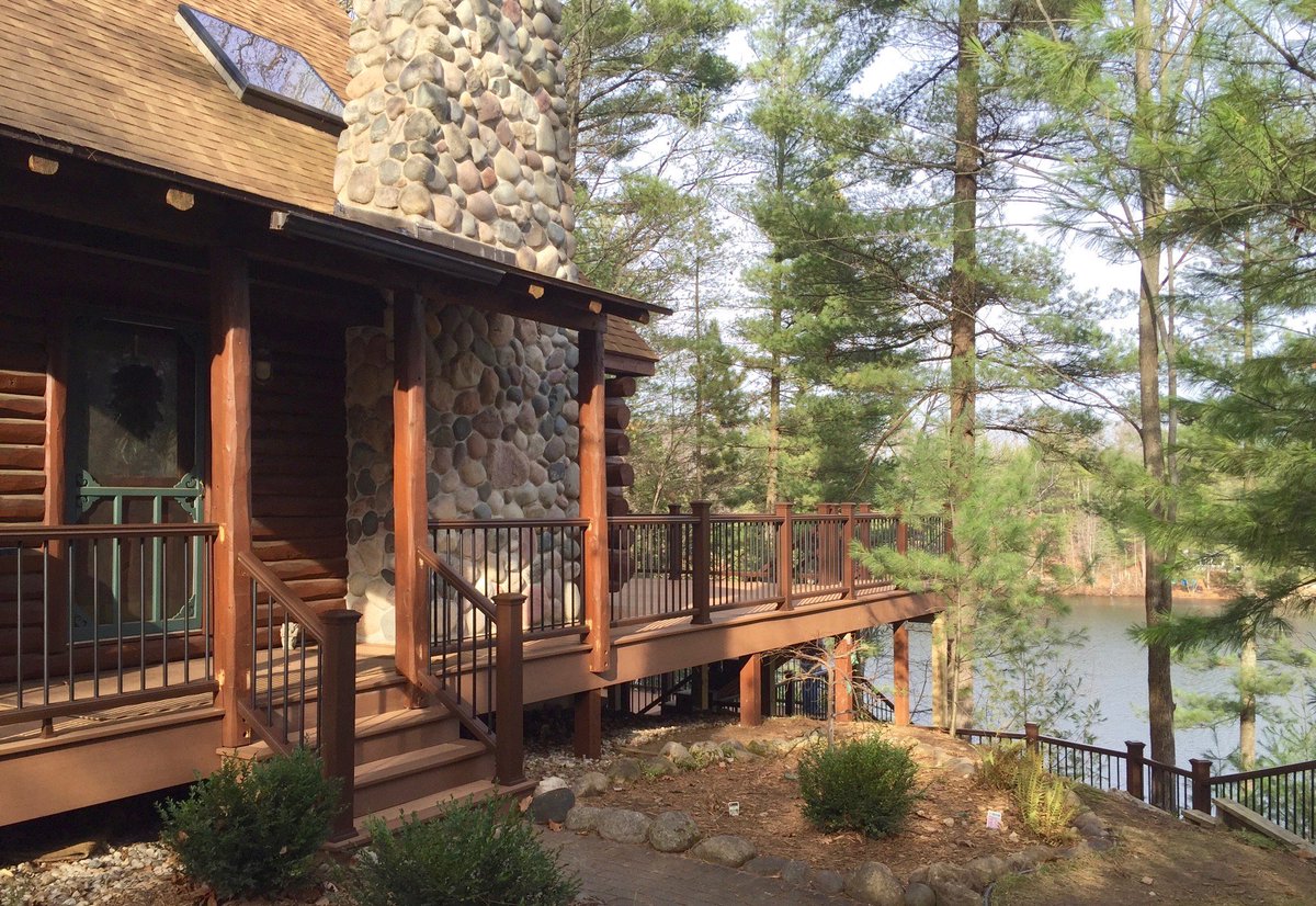 Renewit_Group's tweet image. Gorgeous multi level PVC deck in Northern Michigan #multileveldeck #pvcdeck #deck #northernmichigan #renewitgroup