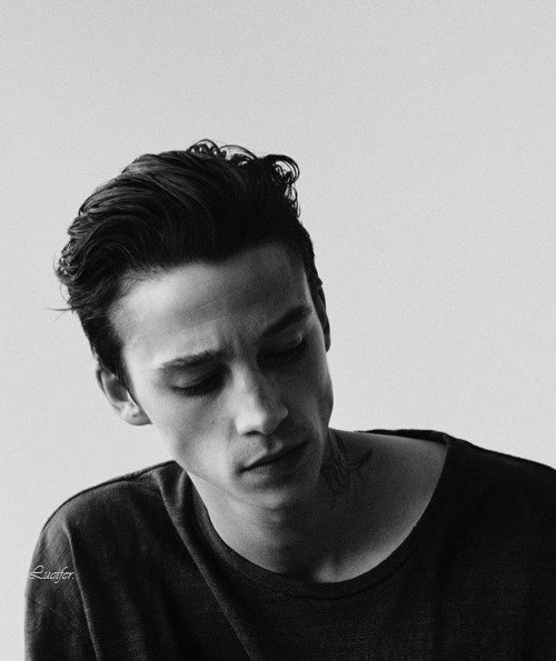 lvcifergdr's tweet photo. When there's no one left to blame
                      so never mind the darkness.† https://t.co/uGrJGSMXY5