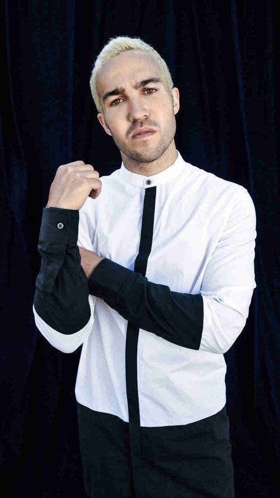 bemsmaster's tweet photo. Pete Wentz
-bassist, lyricist
-emo god
-king of snapchat
-has come so far I'm so proud
-an actual poet, nobody is this good with words https://t.co/3GWzUvEhhY