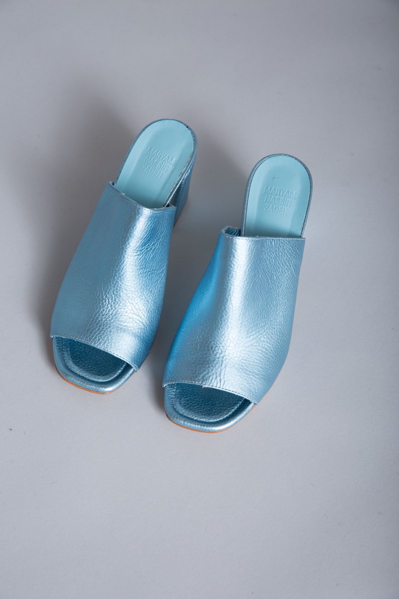 The_Feathered's tweet photo. Walk the walk, in the Penelope Mules by @MNZstore https://t.co/SrhjFCZYXO #SALE #shoponline #thefeathered #mules https://t.co/44XAeliXf3