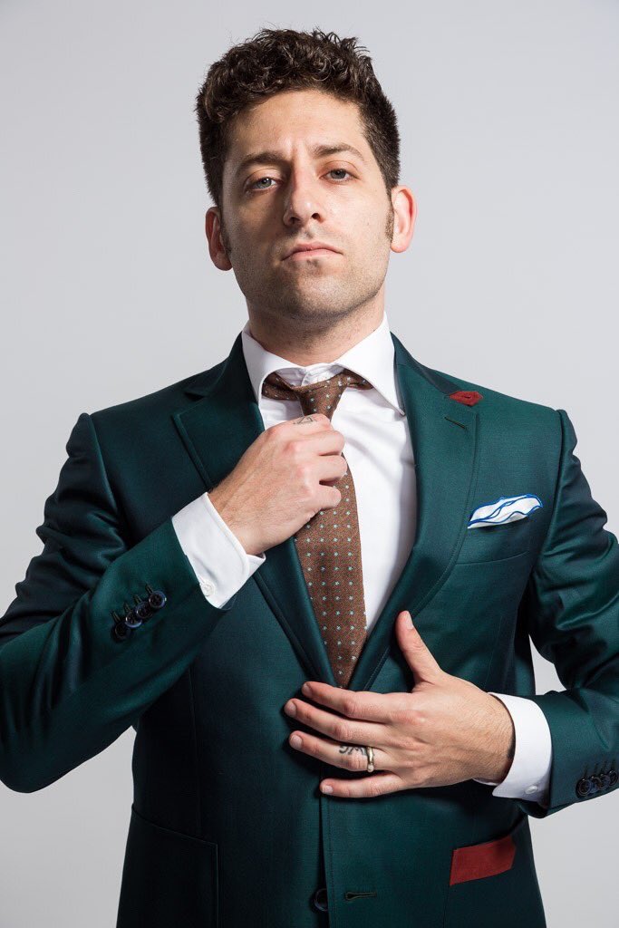 bemsmaster's tweet photo. Joe Trohman
-guitarist, backing vocalist
-DON'T SLEEP ON HIM
-I aspire to be this good tbh
-so relatable to me ???
-sassiest shit https://t.co/xLs3Z34yo7