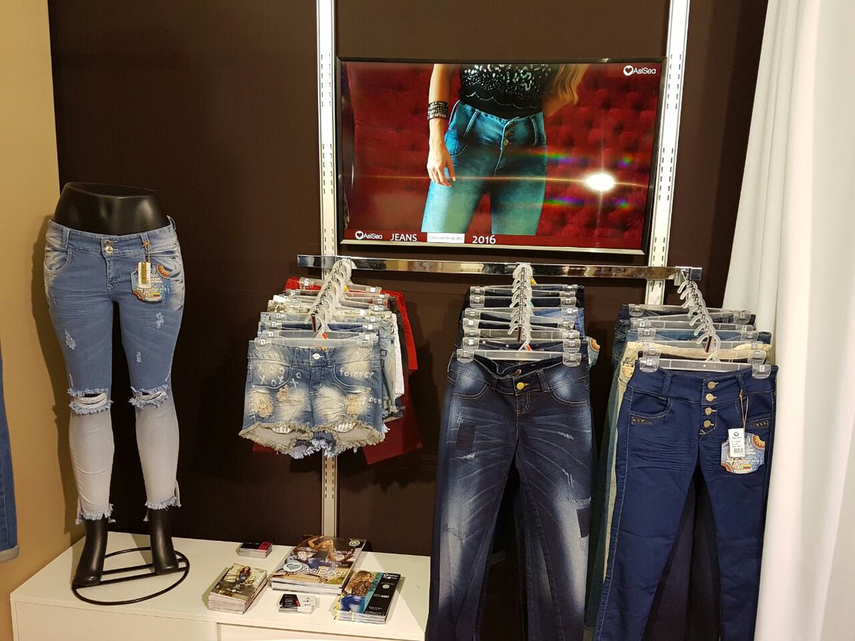 playmodeljeans's tweet photo. Continuamos desde @ExpoGuadalajara en #México dando a conocer lo mejor de la moda colombiana al mundo. 👖<3 https://t.co/N6pTTxFtPu