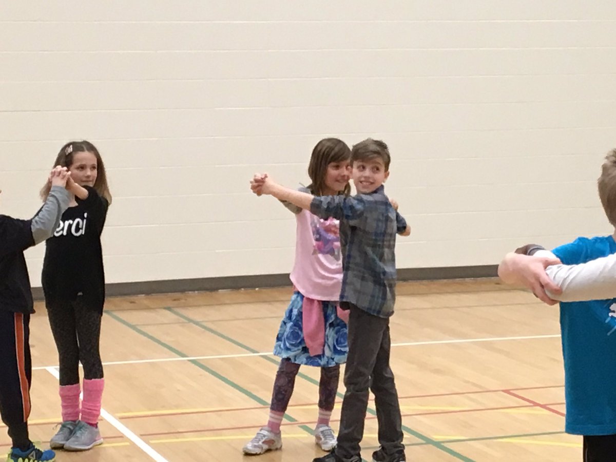 Ecole_NDP's tweet photo. Les débuts de la danse en couple avec la classe de @thibault_maggie #nddelapaix @diandMartin https://t.co/gTXzzNxqi5